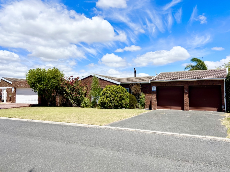 4 Bedroom Property for Sale in Plattekloof Glen Western Cape